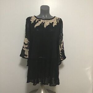 Ecote Semi-Sheer Deep V Back Tunic with Lace Size L